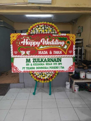 Papan Bunga di Tempel Lelea